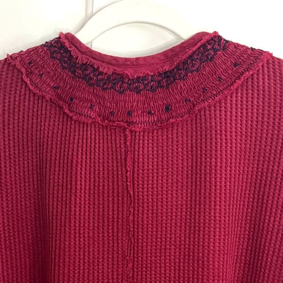 Free People We The Free Holly Henley Red Oversized Top Boho Blouse Size Large - Picture 6 of 7